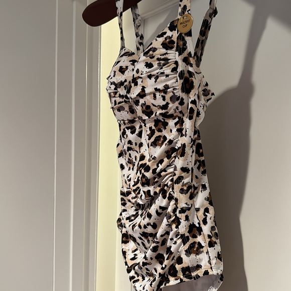 NWT Nip Tuck Swim one piece leopard print bathing suit with wrap top & ruching - Picture 15 of 16